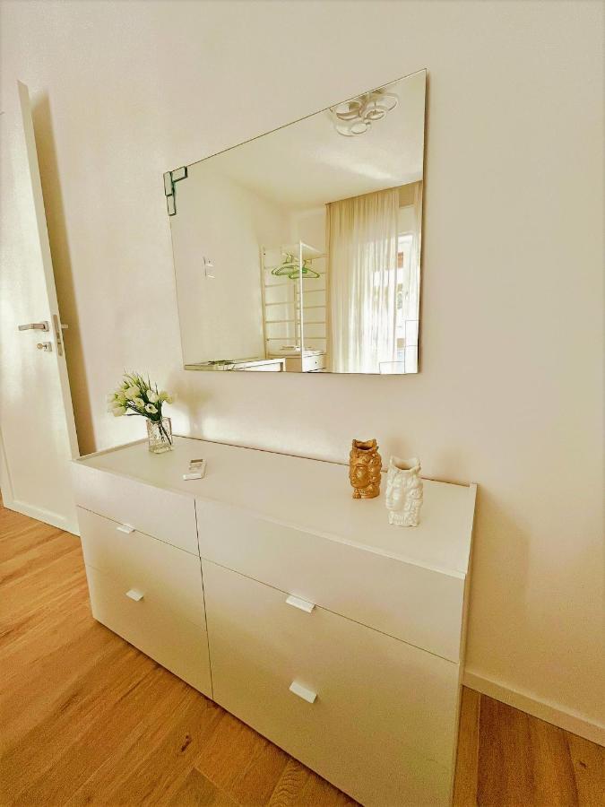 Wood & White *